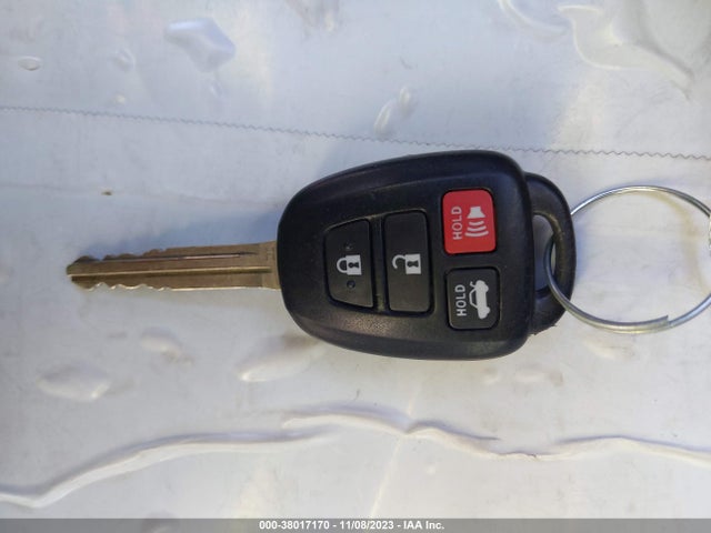 2015 TOYOTA COROLLA LE VIN: 2T1BURHEXFC450738