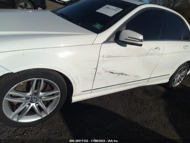 2013 MERCEDES-BENZ C 300 SPORT 4MATIC/LUXURY 4MATIC VIN: WDDGF8AB2DR287571