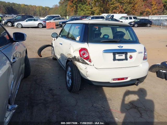2012 MINI COOPER WMWSU3C56CT258755 Photo 2