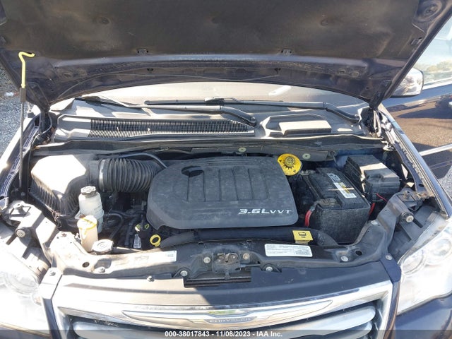 2C4RC1GG1FR708263 Chrysler Town & Country Limited Platinum