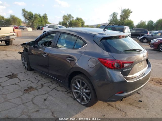 2018 MAZDA MAZDA3 3MZBN1L34JM230741 Photo 2