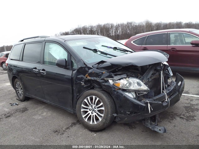2018 TOYOTA SIENNA XLE 8 PASSENGER VIN: 5TDYZ3DC1JS924864