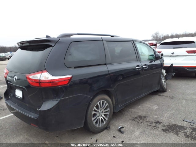 2018 TOYOTA SIENNA XLE 8 PASSENGER VIN: 5TDYZ3DC1JS924864
