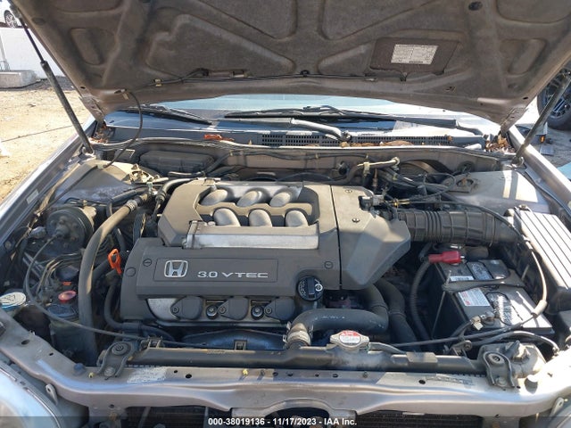 2000 HONDA ACCORD 3.0 LX VIN: 1HGCG1644YA092083