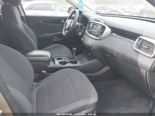 2016 KIA SORENTO 2.4L LX VIN: 5XYPGDA37GG023399