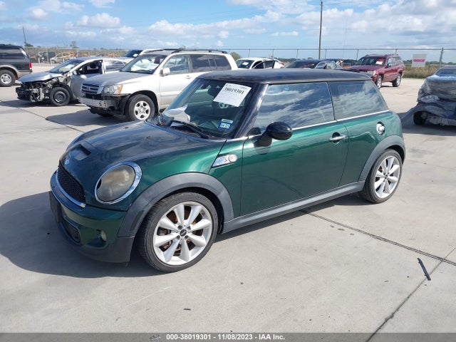 2011 MINI COOPER HARDTOP WMWSV3C54BTY10992 Photo 1