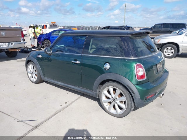 2011 MINI COOPER HARDTOP WMWSV3C54BTY10992 Photo 2