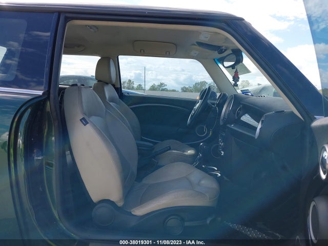 2011 MINI COOPER HARDTOP WMWSV3C54BTY10992 Photo 4