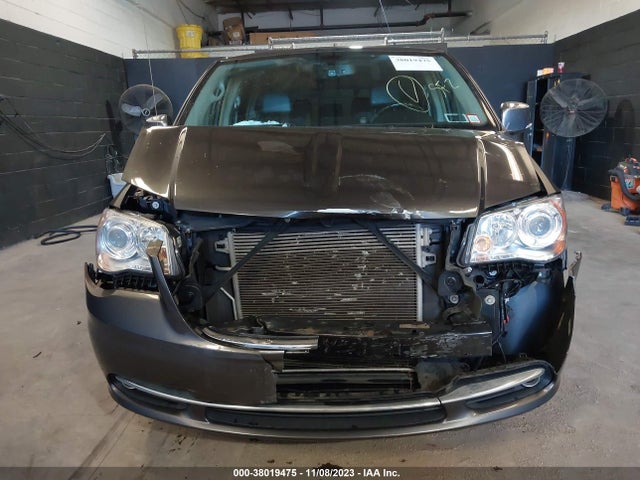 2C4RC1GG0FR554712 Chrysler Town & Country Limited Platinum