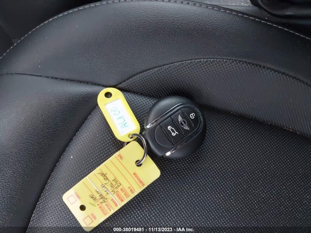 2016 MINI CONVERTIBLE WMWWG5C57G3A83493 Photo 10