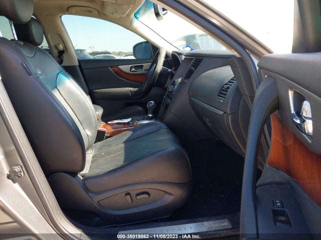 2014 INFINITI QX70 VIN: JN8CS1MU4EM450426