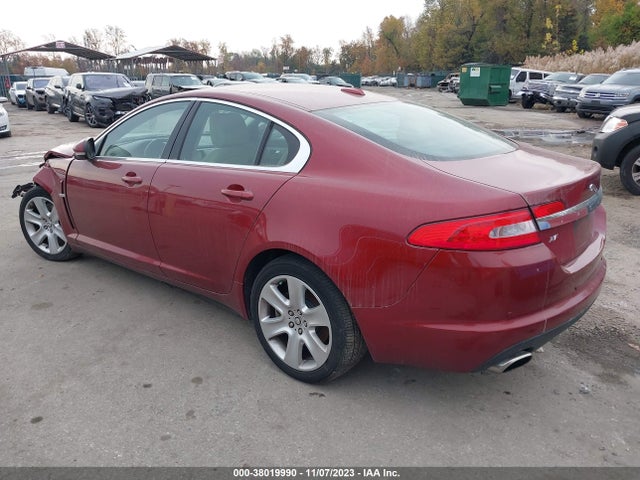 2011 JAGUAR XF SAJWA0FB4BLS13486 Photo 2