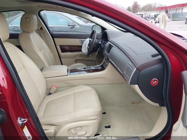 2011 JAGUAR XF SAJWA0FB4BLS13486 Photo 4