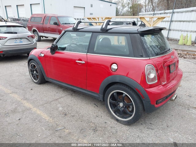 2011 MINI COOPER S WMWSV3C56BTY12226 Photo 2
