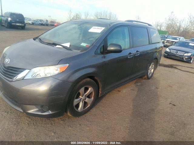 2015 TOYOTA SIENNA LE 8 PASSENGER VIN: 5TDKK3DC9FS639699