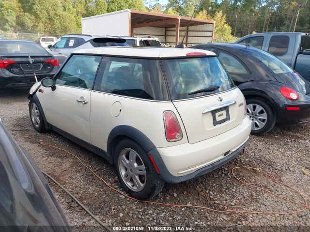 2006 MINI COOPER WMWRC33566TJ78457 Photo 2