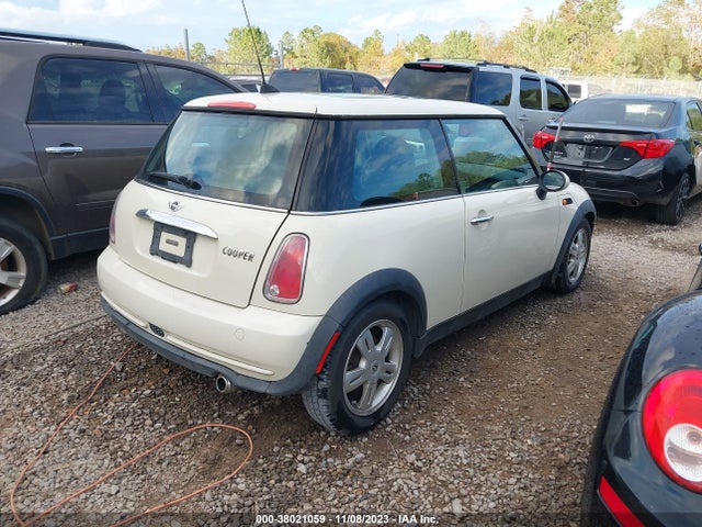 2006 MINI COOPER WMWRC33566TJ78457 Photo 3