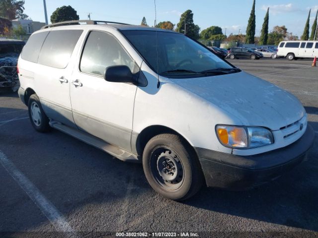 4T3ZF13C8WU024228, 1998 Toyota Sienna Le/xle on IAAI