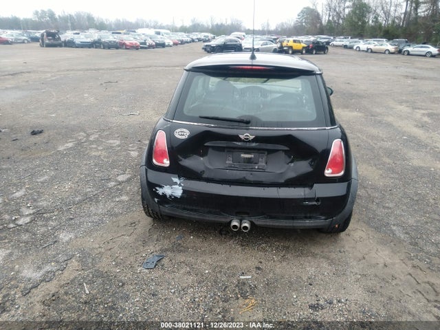 2005 MINI COOPER S VIN: WMWRE33565TL10576