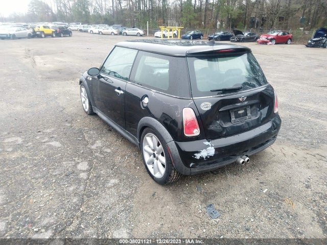 2005 MINI COOPER S WMWRE33565TL10576 Photo 2