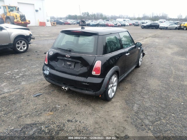 2005 MINI COOPER S WMWRE33565TL10576 Photo 3