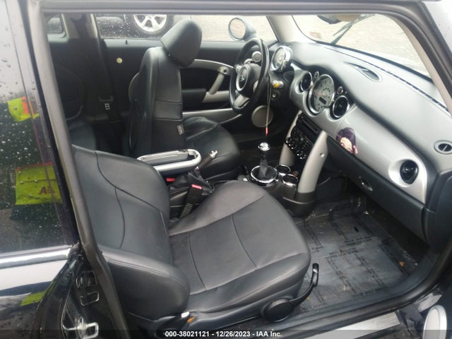 2005 MINI COOPER S WMWRE33565TL10576 Photo 4