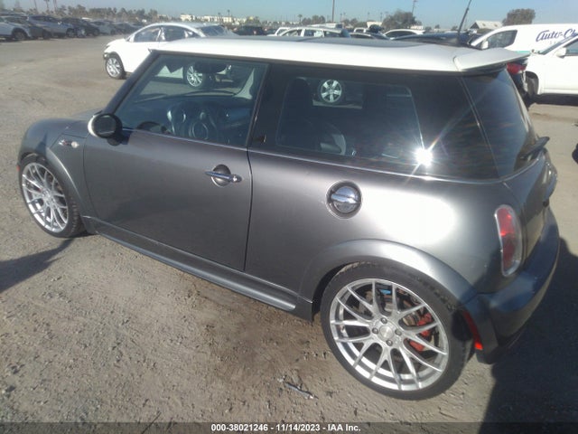 2005 MINI COOPER S WMWRE33505TL11190 Photo 2