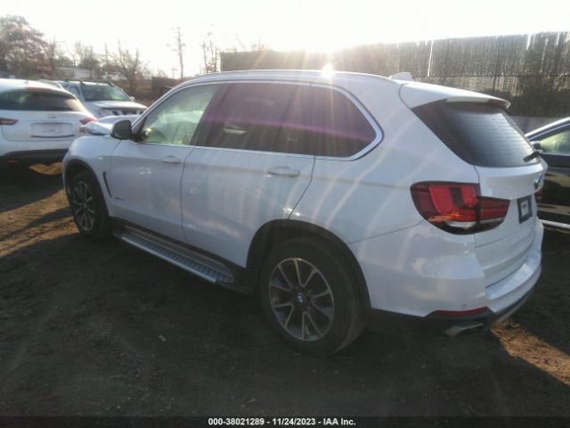 2018 BMW X5 5UXKR0C50J0X87442 Photo 2