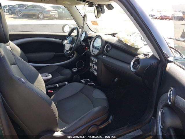 2009 MINI COOPER S WMWMF73549TT97124 Photo 4