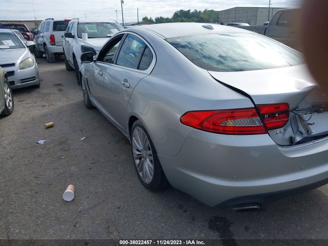 2012 JAGUAR XF SAJWA0HB4CLS38600 Photo 2