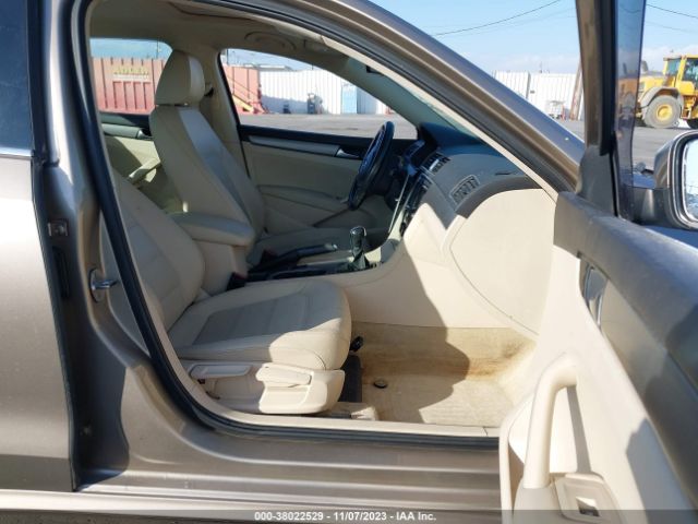 1VWBV7A32FC020119 Volkswagen Passat 2.0l Tdi Se
