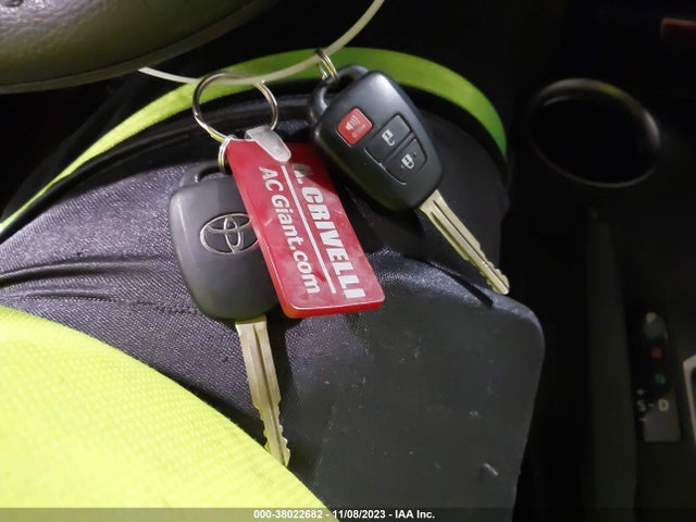 2013 TOYOTA RAV4 XLE VIN: 2T3RFREV0DW116203