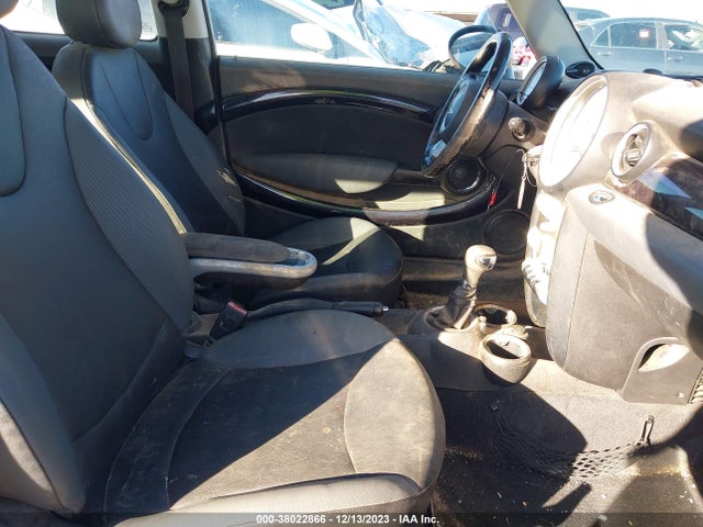 2010 MINI COOPER CLUBMAN WMWML3C50ATX37763 Photo 4