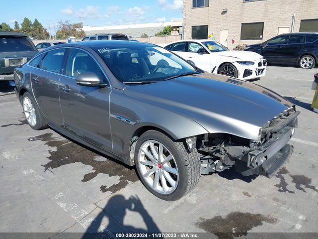 2017 JAGUAR XJ SAJWA1C75H8W04650 Photo 0