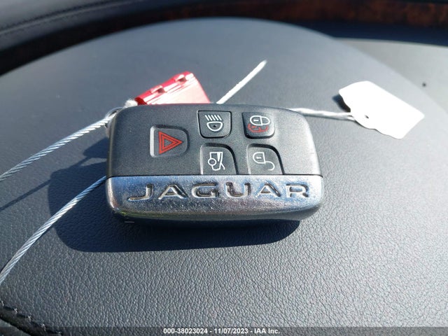 2017 JAGUAR XJ SAJWA1C75H8W04650 Photo 10