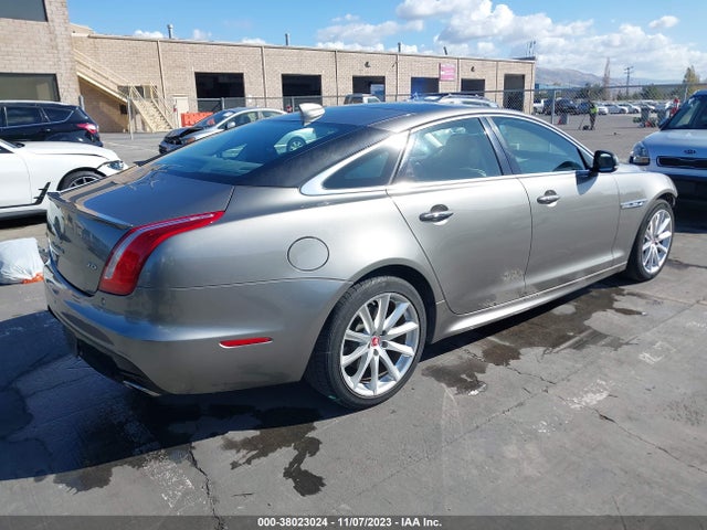 2017 JAGUAR XJ SAJWA1C75H8W04650 Photo 3