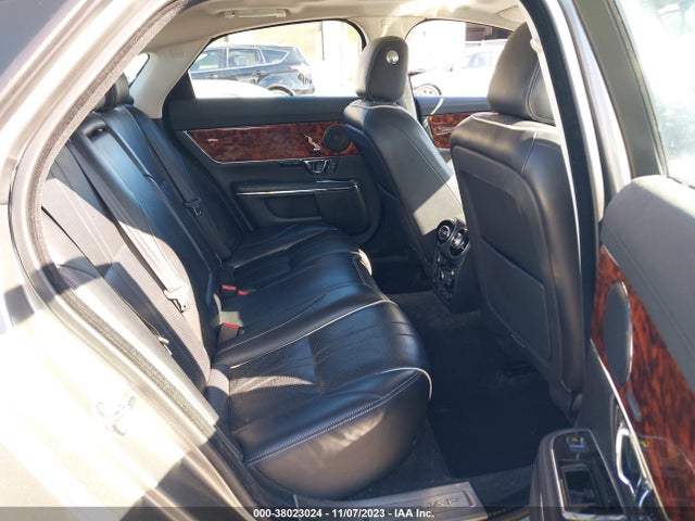 2017 JAGUAR XJ SAJWA1C75H8W04650 Photo 7