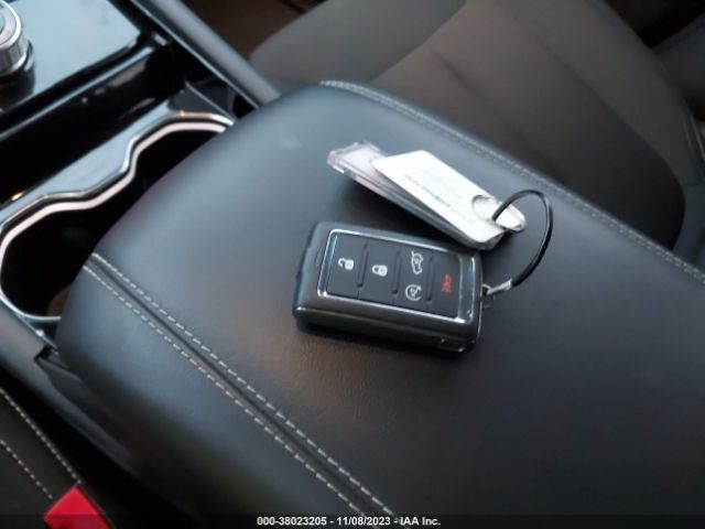 1C4RJKAG1P8821227 Jeep Grand Cherokee L Laredo 4x4
