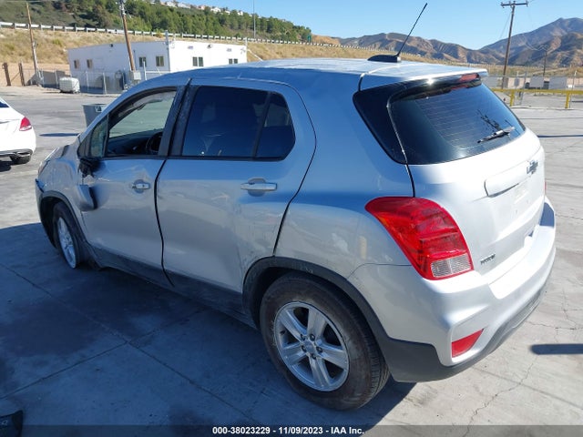 Chevrolet TRAX LS 2019 3GNCJKSB8KL394302 Image 3