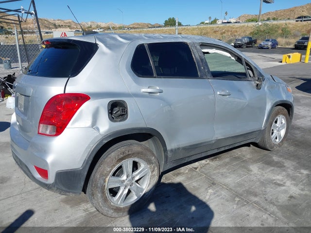 Chevrolet TRAX LS 2019 3GNCJKSB8KL394302 Image 4