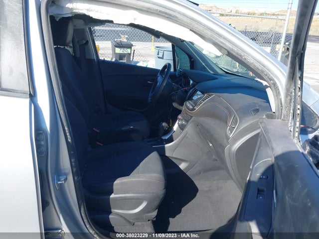 Chevrolet TRAX LS 2019 3GNCJKSB8KL394302 Image 5