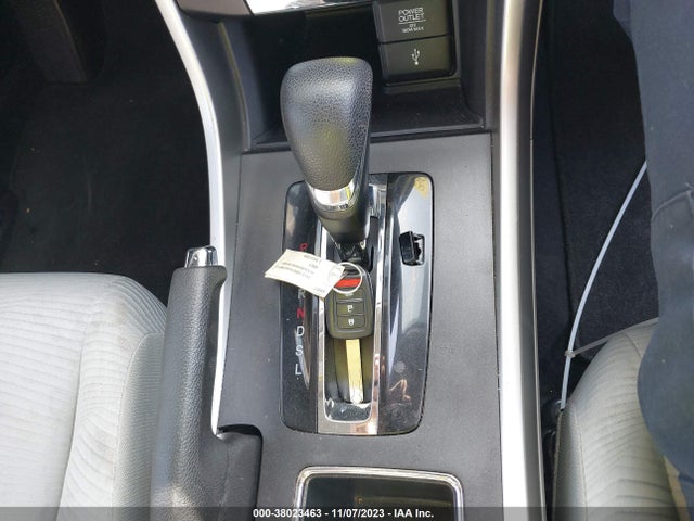 Honda Accord 2015 1HGCR2F37FA111889 Image 24