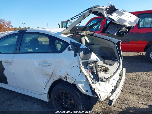 Toyota Prius One 2015 JTDKN3DU1F1916911 Image 6
