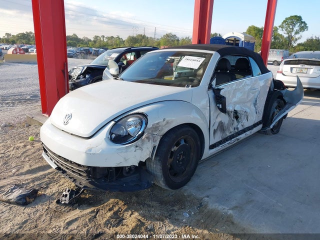 3VW517AT2FM819745 Volkswagen Beetle 1.8t