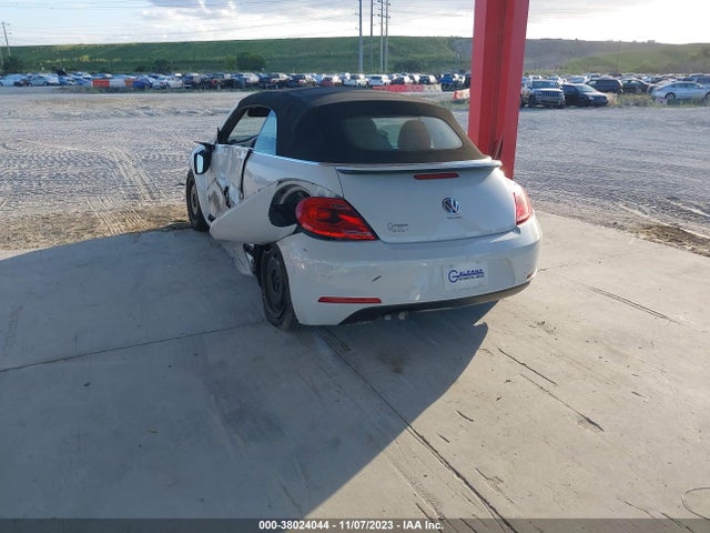 3VW517AT2FM819745 Volkswagen Beetle 1.8t