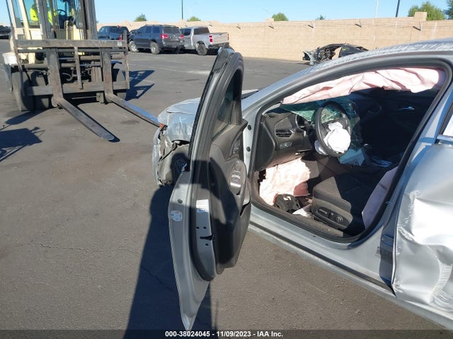Chevrolet MALIBU LT 2018 1G1ZD5ST9JF159588 Image 5