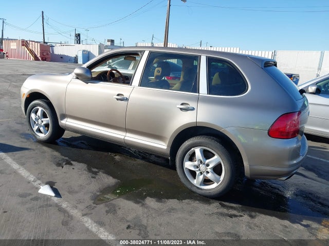 2005 PORSCHE CAYENNE WP1AB29P65LA61657 Photo 2