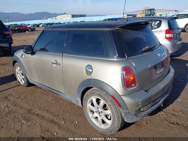 2007 MINI COOPER S WMWMF73567TL85764 Photo 2