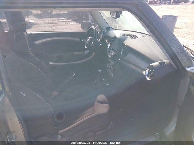 2007 MINI COOPER S WMWMF73567TL85764 Photo 4