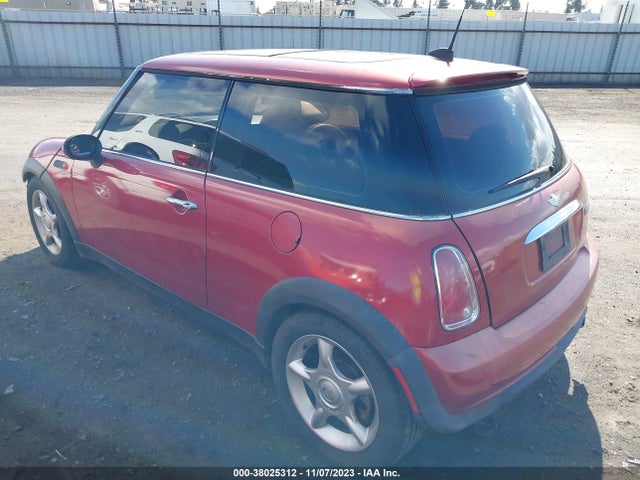2006 MINI COOPER WMWRC33576TJ76216 Photo 2
